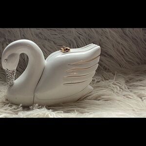 Timmy Woods ‘White Swan’